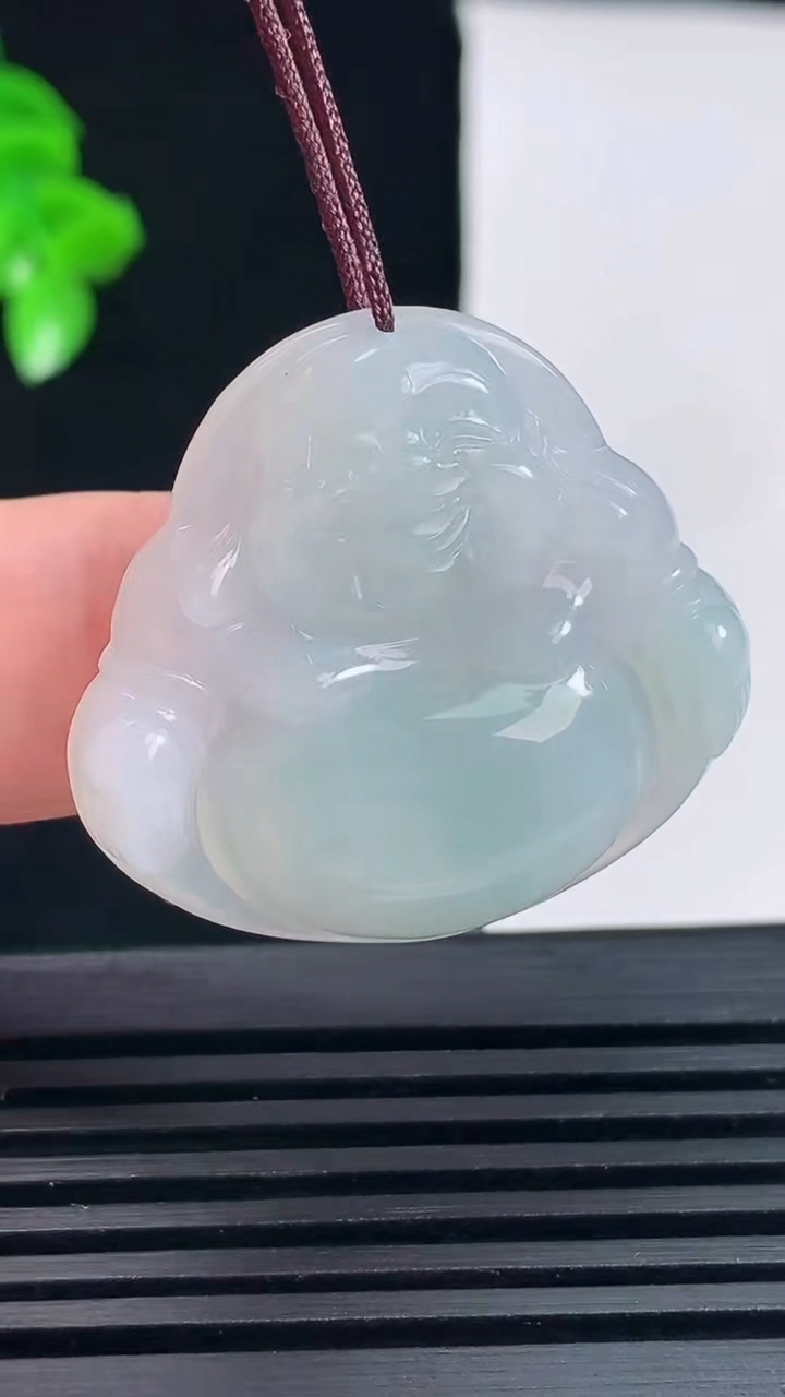 天然A货翡翠佛公吊坠，尺寸31-33.5-6重量:9.40g
6月15日