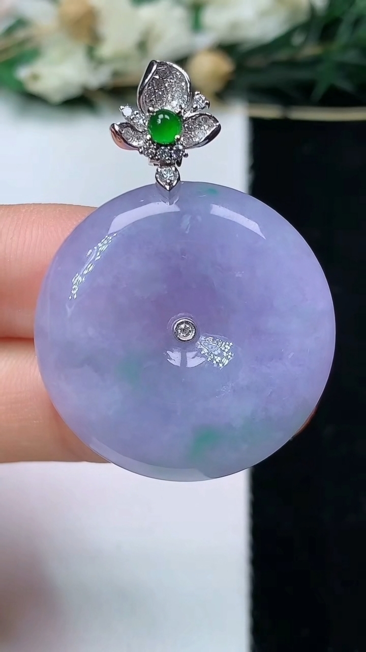 天然A货翡翠k金春带彩 紫罗兰平安扣吊坠，尺寸27-6.4，重量:10.90g
6月16日