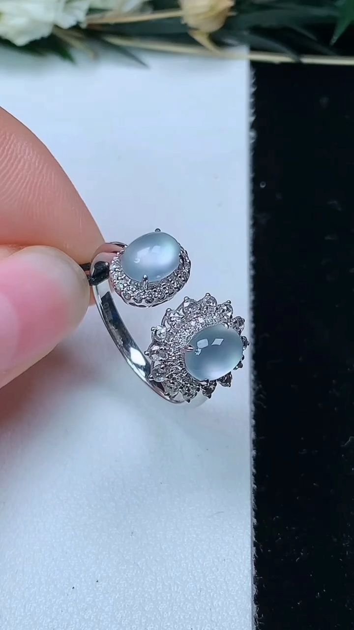 天然A货翡翠白冰蛋面戒指，尺寸17.9-6.3-5，重量:3.36g2026年6月16日
工厂直销收
