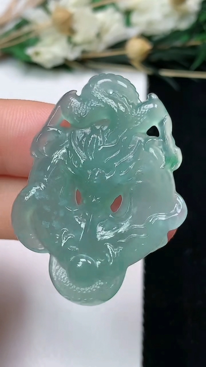 天然A货翡翠蓝水龙扣吊坠，尺寸39-29.4-4.9，重量:7.49g
6月16日