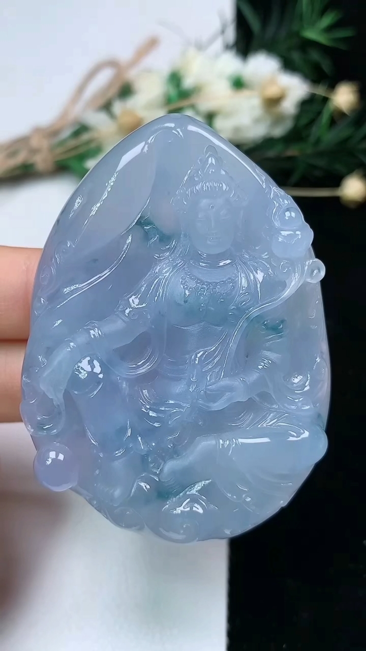 天然A货翡翠紫罗兰 飘花观音菩萨吊坠，尺寸57.8-41.7-12，重量:50.90g
6月16日