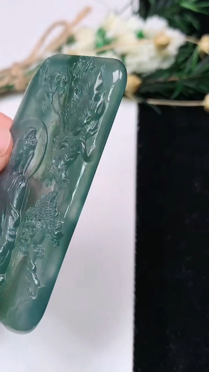 天然A货翡翠蓝水御龙观音菩萨吊坠，尺寸60-41.3-4.3，重量:24.17g
6月16日