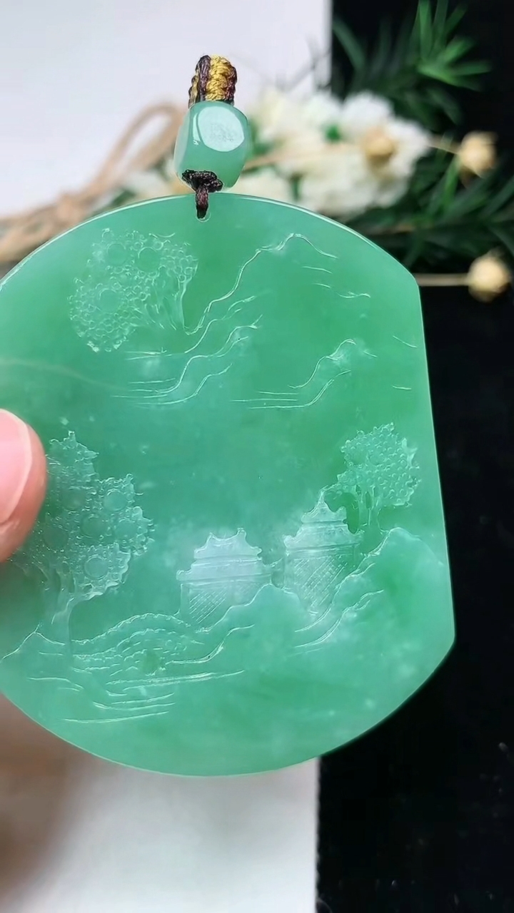 天然A货翡翠山水牌吊坠，尺寸55.4-45.3-6，重量:36.54g
6月16日