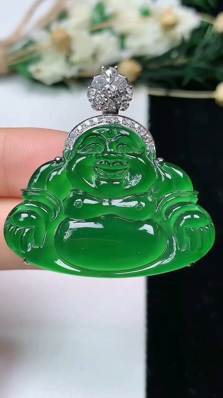 天然A货翡翠佛公吊坠，尺寸25.2-34.2-8.2，重量:8.72g
6月16日