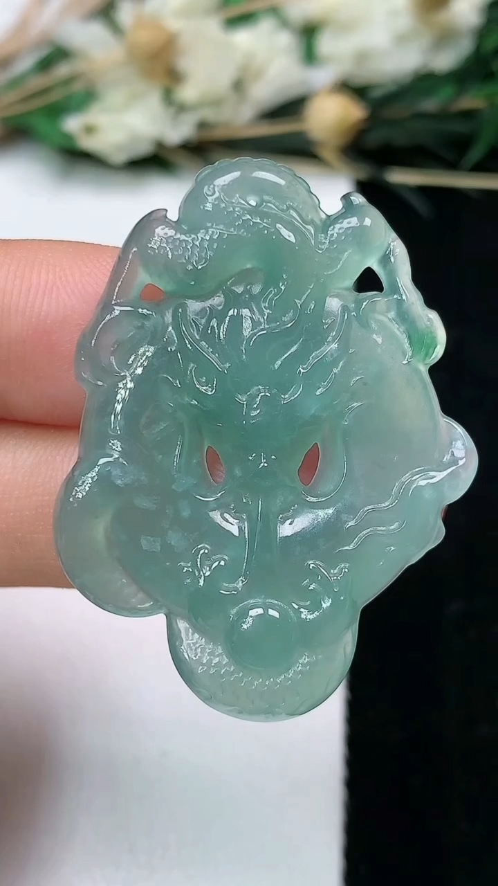 天然A货翡翠蓝水龙扣吊坠，尺寸39-29.4-4.9，重量:7.49g
6月16日