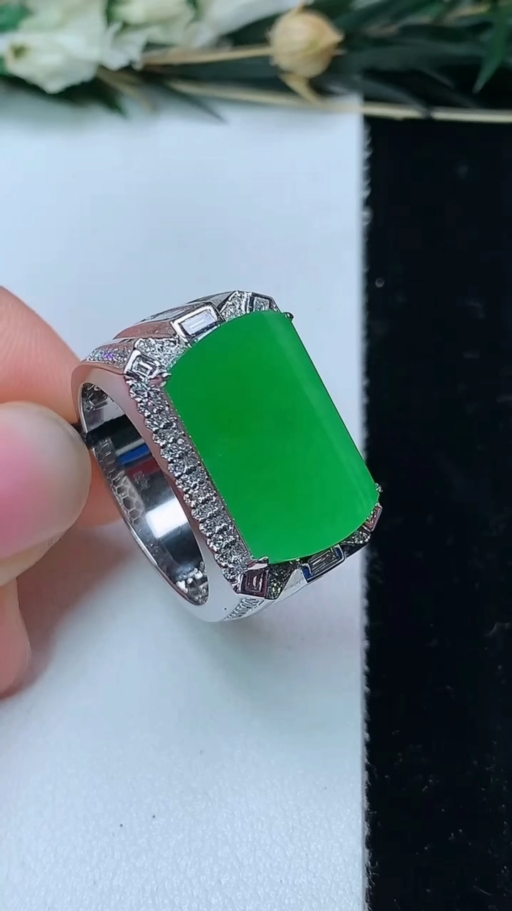 天然A货翡翠马鞍戒指，尺寸19.2-17.4-11，重量:11.00g2026年6月16日
工厂直销