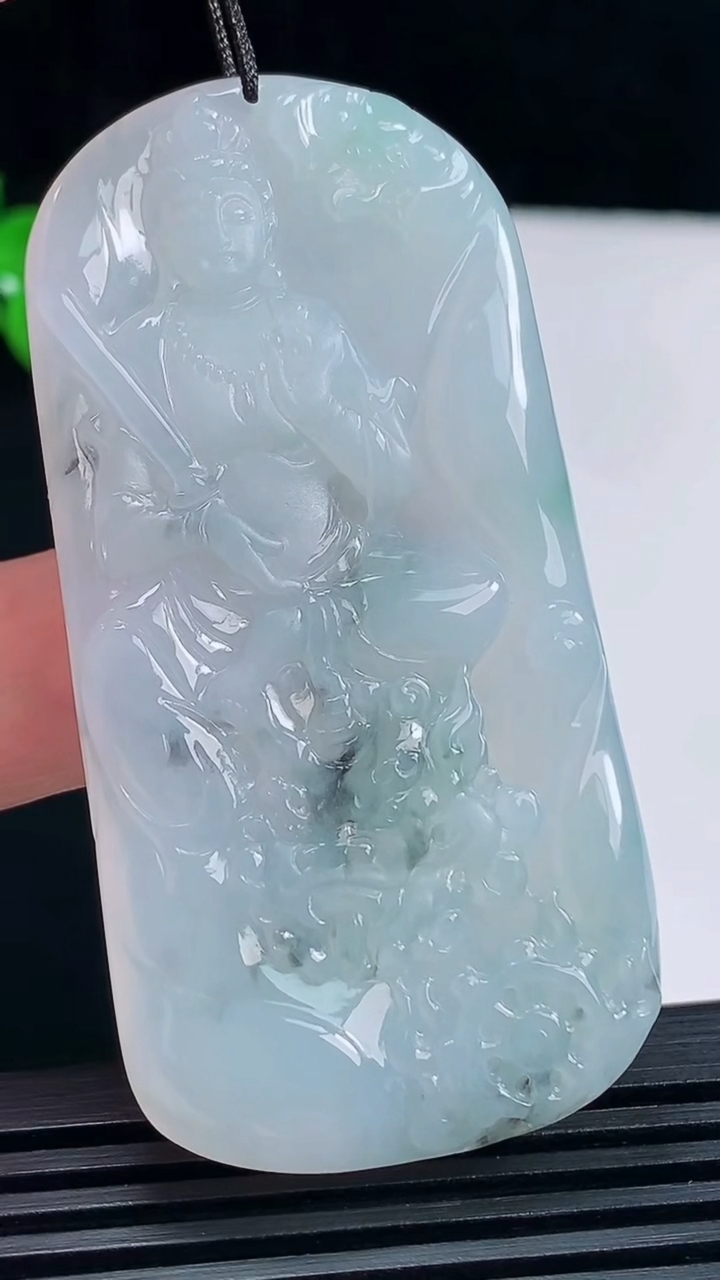 天然A货翡翠飘花文殊菩萨吊坠，尺寸66.5-31.6-5.2 重量:27.96g
6月17日