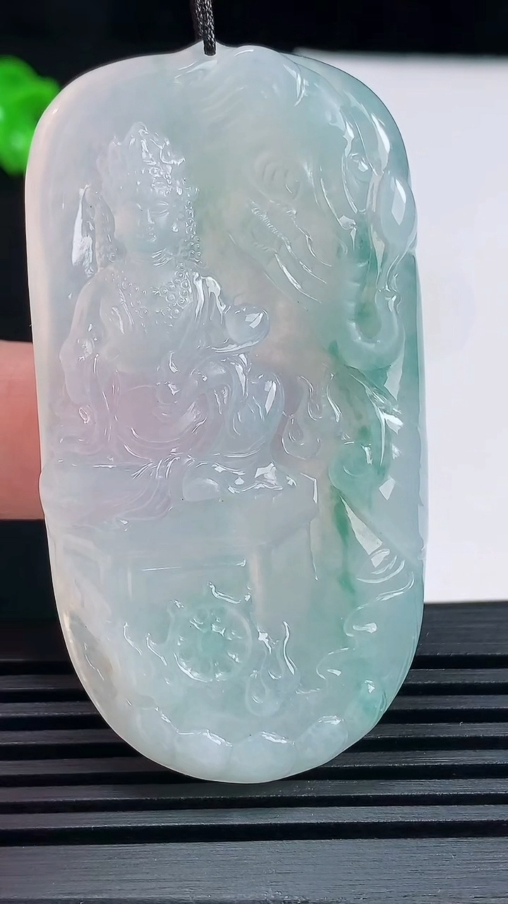 天然A货翡翠飘花普贤菩萨吊坠，尺寸62.5-32.8-6.5 重量:29.66g
6月17日