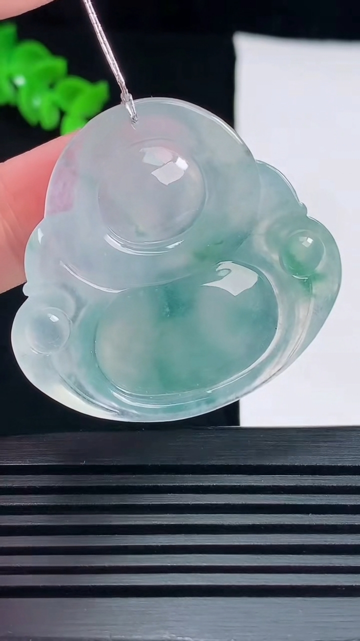天然A货翡翠种飘花佛公吊坠，尺寸39-42-8 重量:18.79g
6月17日