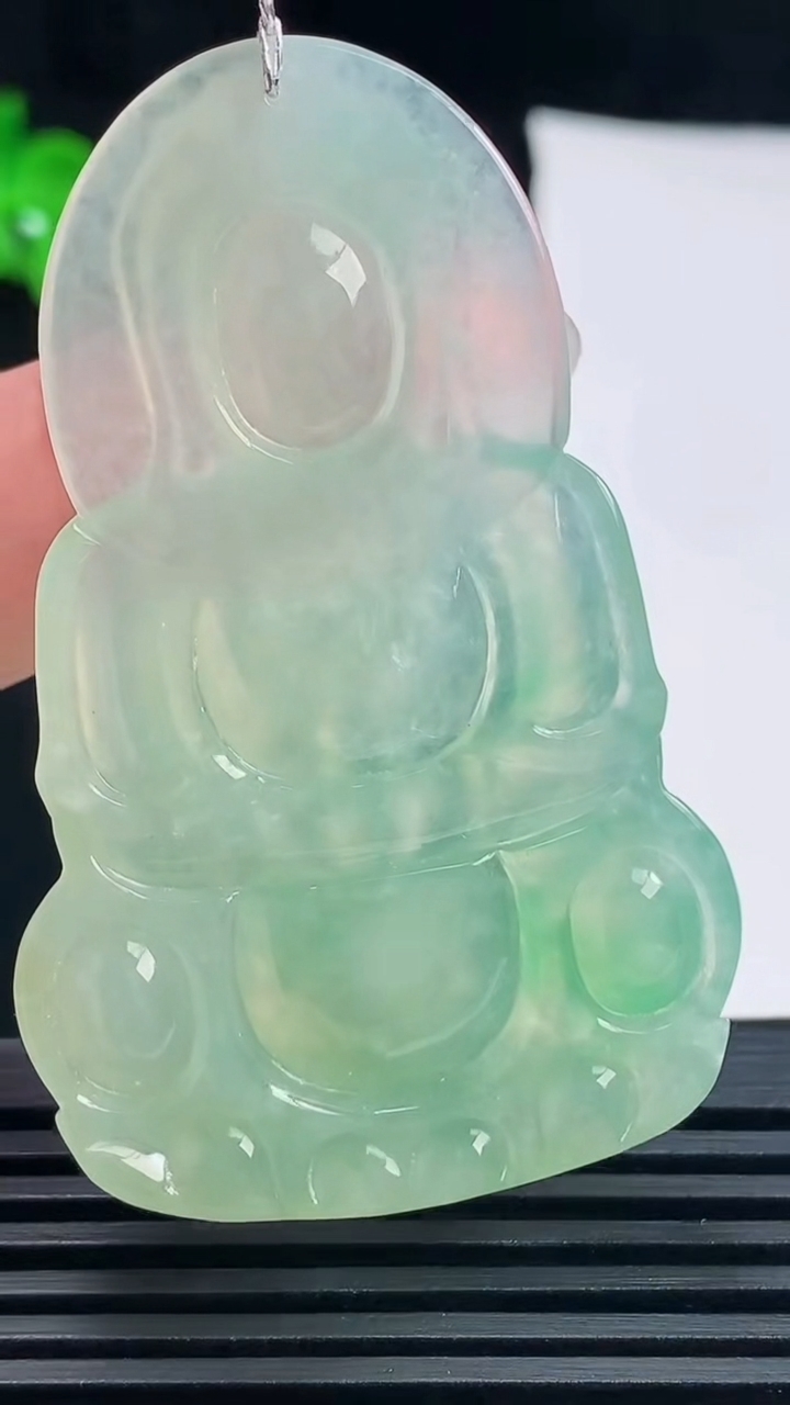天然A货翡翠正装观音吊坠，尺寸58-36-5.8 重量:20.75g
6月17日