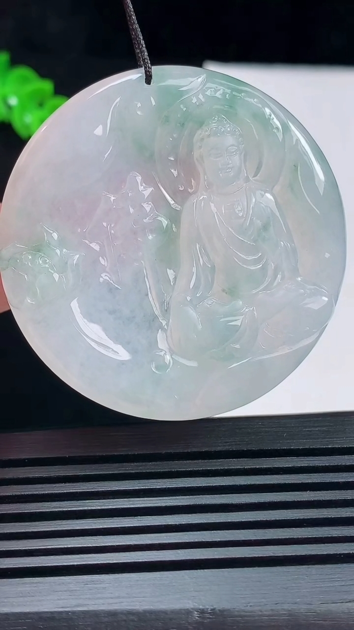 天然A货翡翠飘花阿弥陀佛吊坠，尺寸49-5.5 重量:27.72g
6月17日