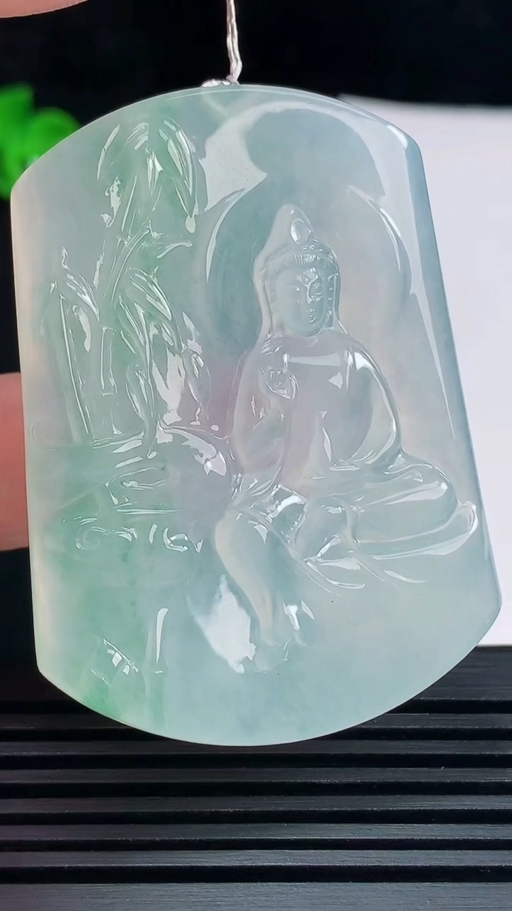天然A货翡翠观音菩萨吊坠，尺寸54.5-40-5.5 重量:29.94g
6月17日