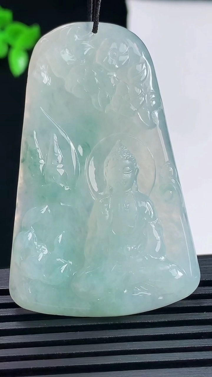 天然A货翡翠飘花阿弥陀佛吊坠，尺寸55-35-5 重量:20.08g
6月17日