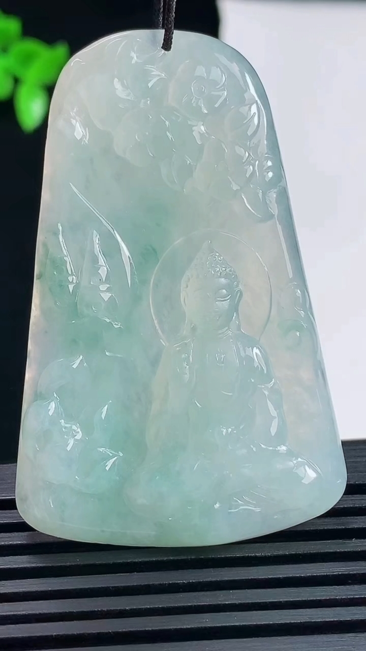 天然A货翡翠飘花阿弥陀佛吊坠，尺寸55-35-5 重量:20.08g
6月17日