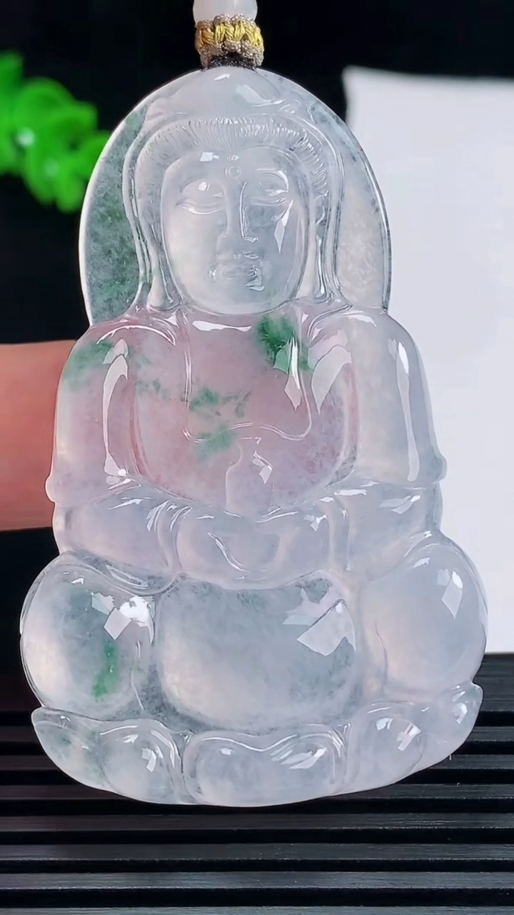天然A货翡翠种飘花正装观音吊坠，尺寸58-37-5.5 重量:22.56g
6月17日
