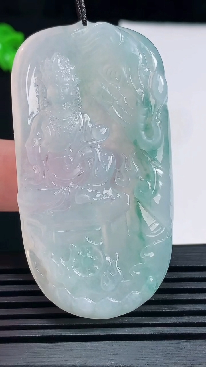 天然A货翡翠飘花普贤菩萨吊坠，尺寸62.5-32.8-6.5 重量:29.66g
6月17日