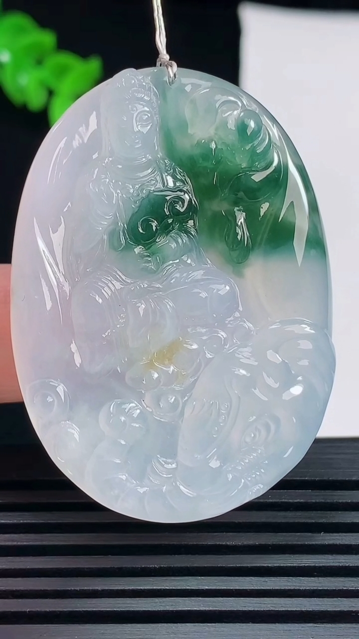 天然A货翡翠种飘花普贤菩萨吊坠，尺寸48.5-35-5.6 重量:20.68g
6月17日