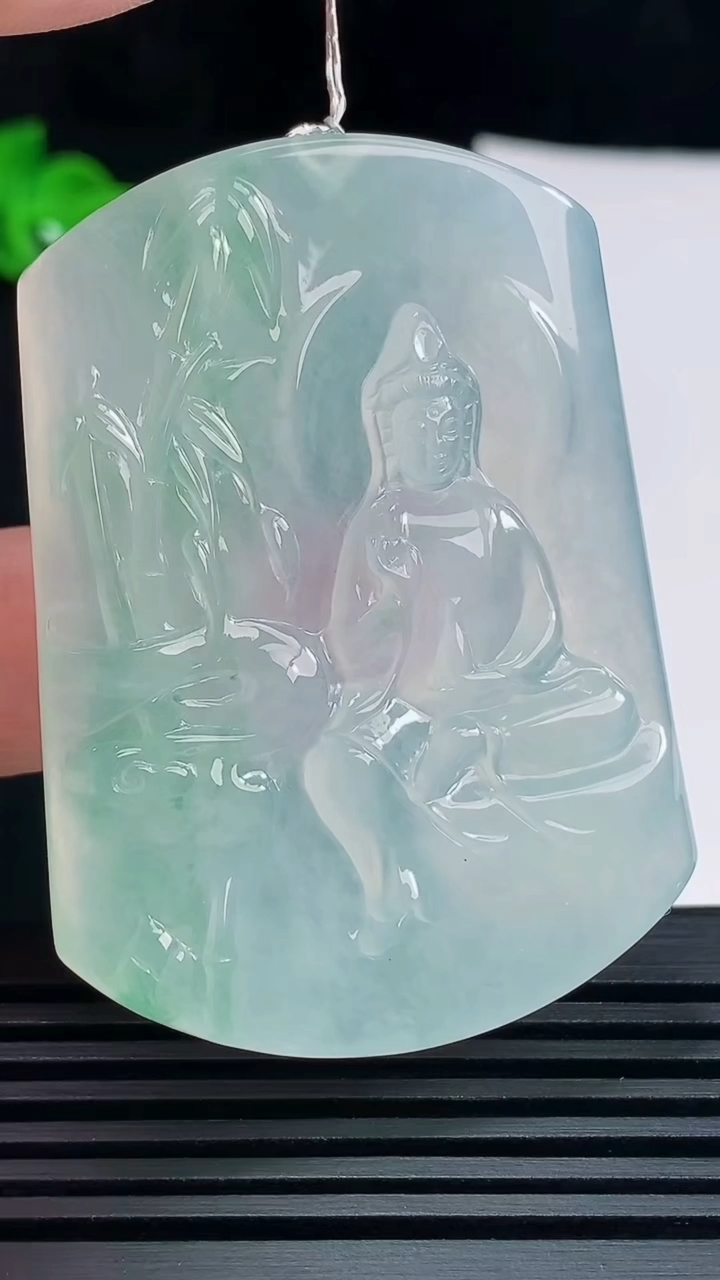 天然A货翡翠观音菩萨吊坠，尺寸54.5-40-5.5 重量:29.94g
6月17日