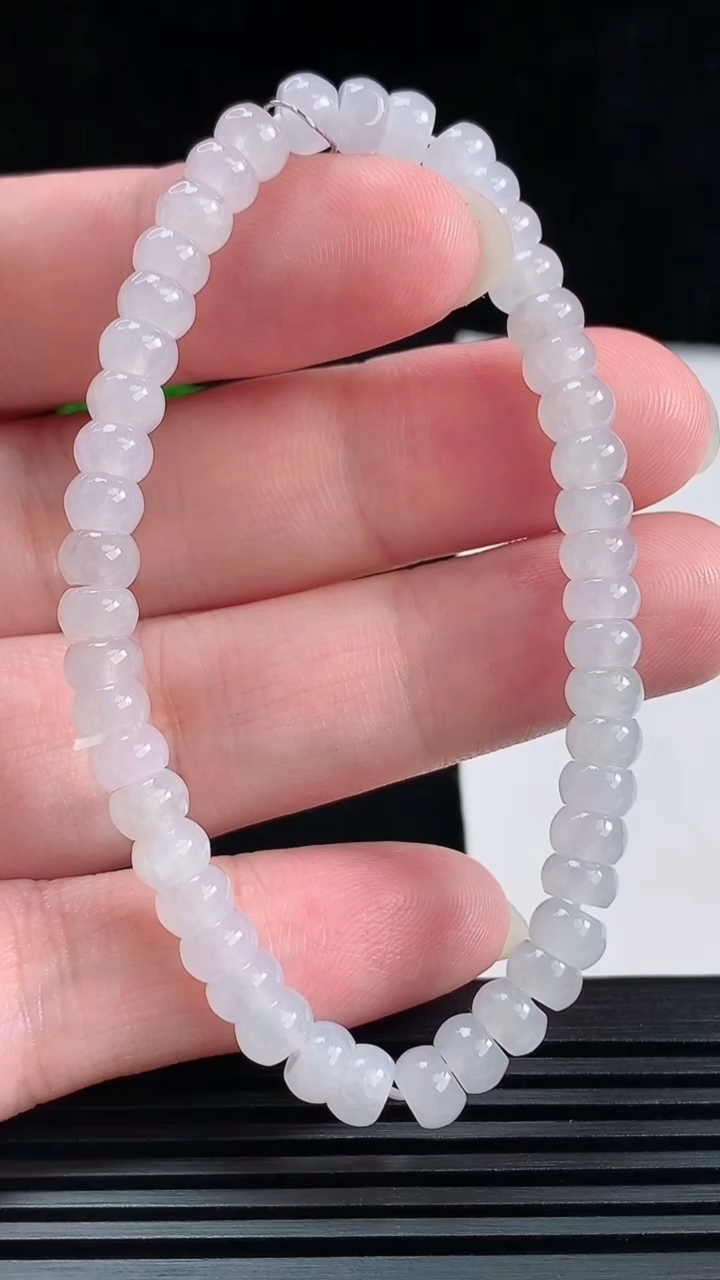天然A货翡翠算盘珠手串，尺寸5.8-3.6 重量:11.97g6月17日
工厂直销收藏佳品,种好水足