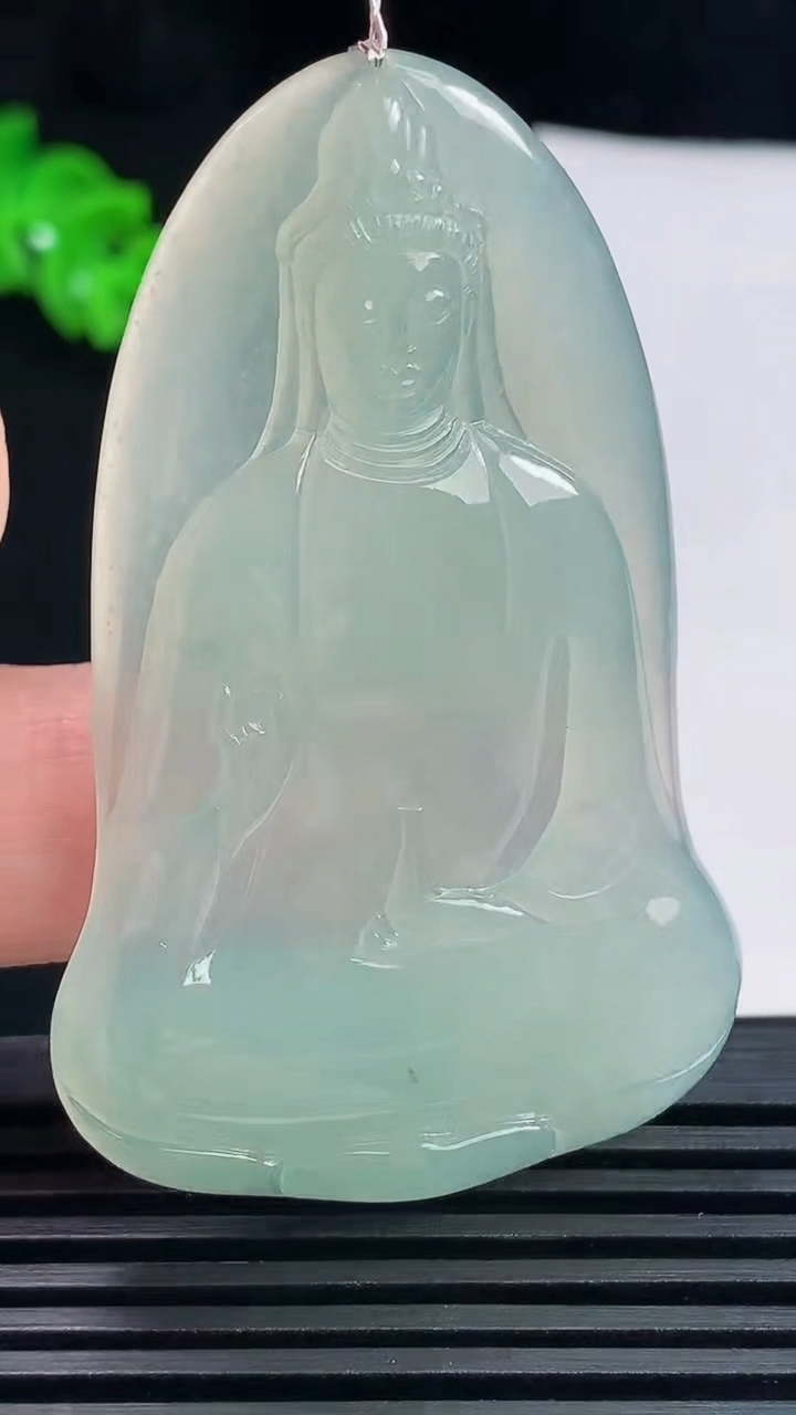 天然A货翡翠素衣观音吊坠，尺寸59.2-37-4.2 重量:18.74g
6月17日