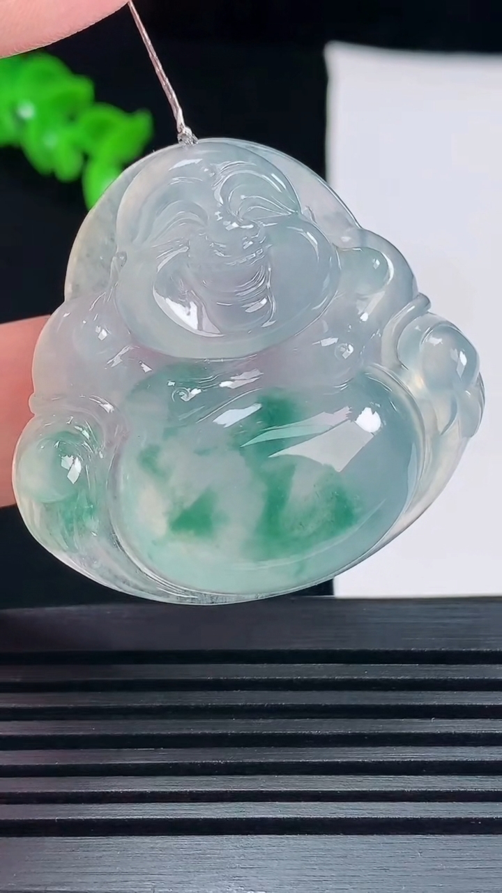天然A货翡翠种飘花佛公吊坠，尺寸39-42-8 重量:18.79g
6月17日