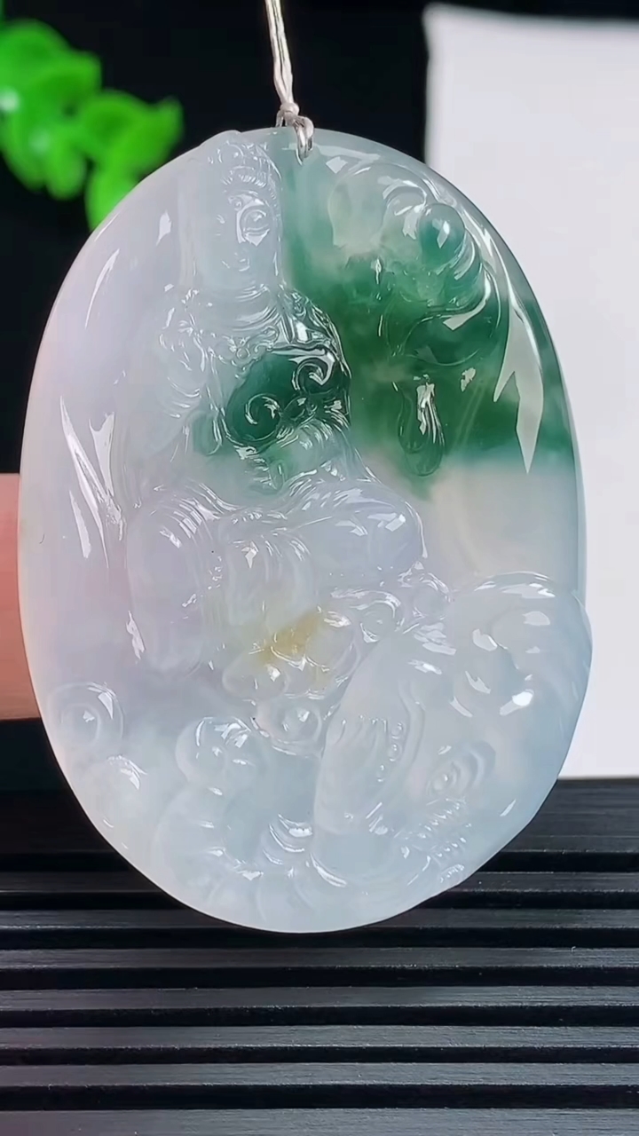 天然A货翡翠种飘花普贤菩萨吊坠，尺寸48.5-35-5.6 重量:20.68g
6月17日