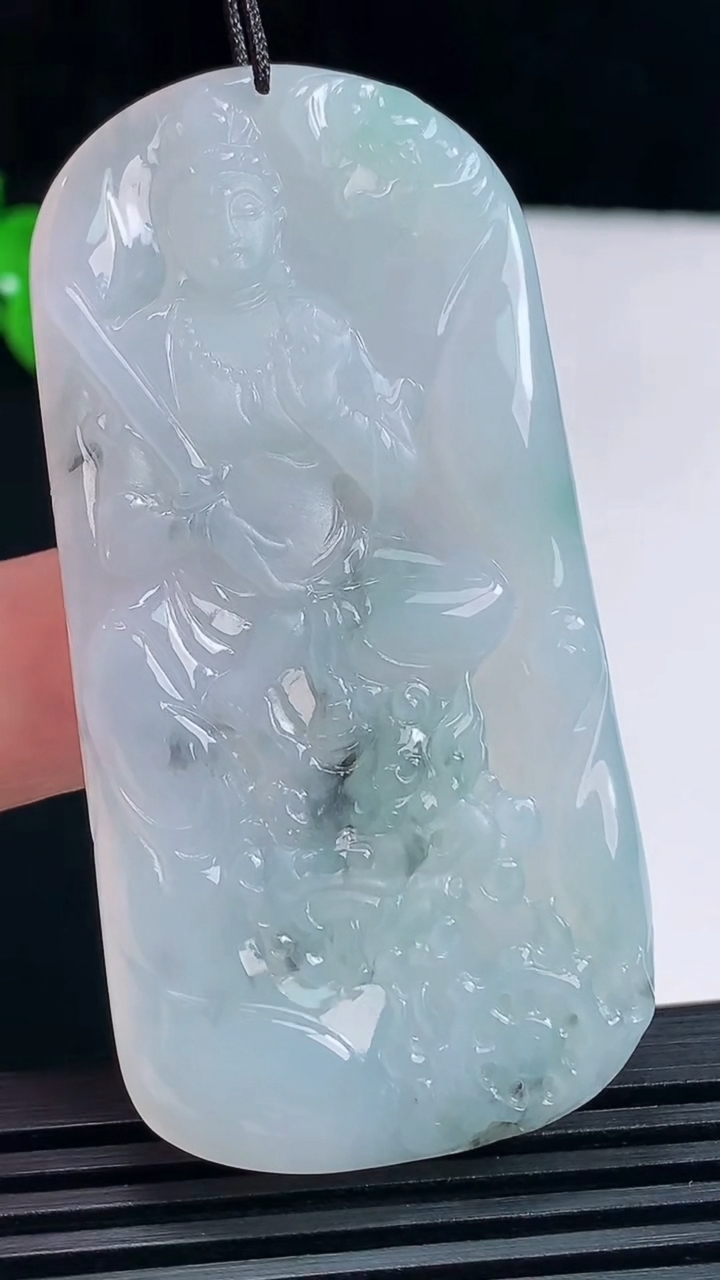 天然A货翡翠飘花文殊菩萨吊坠，尺寸66.5-31.6-5.2 重量:27.96g
6月17日