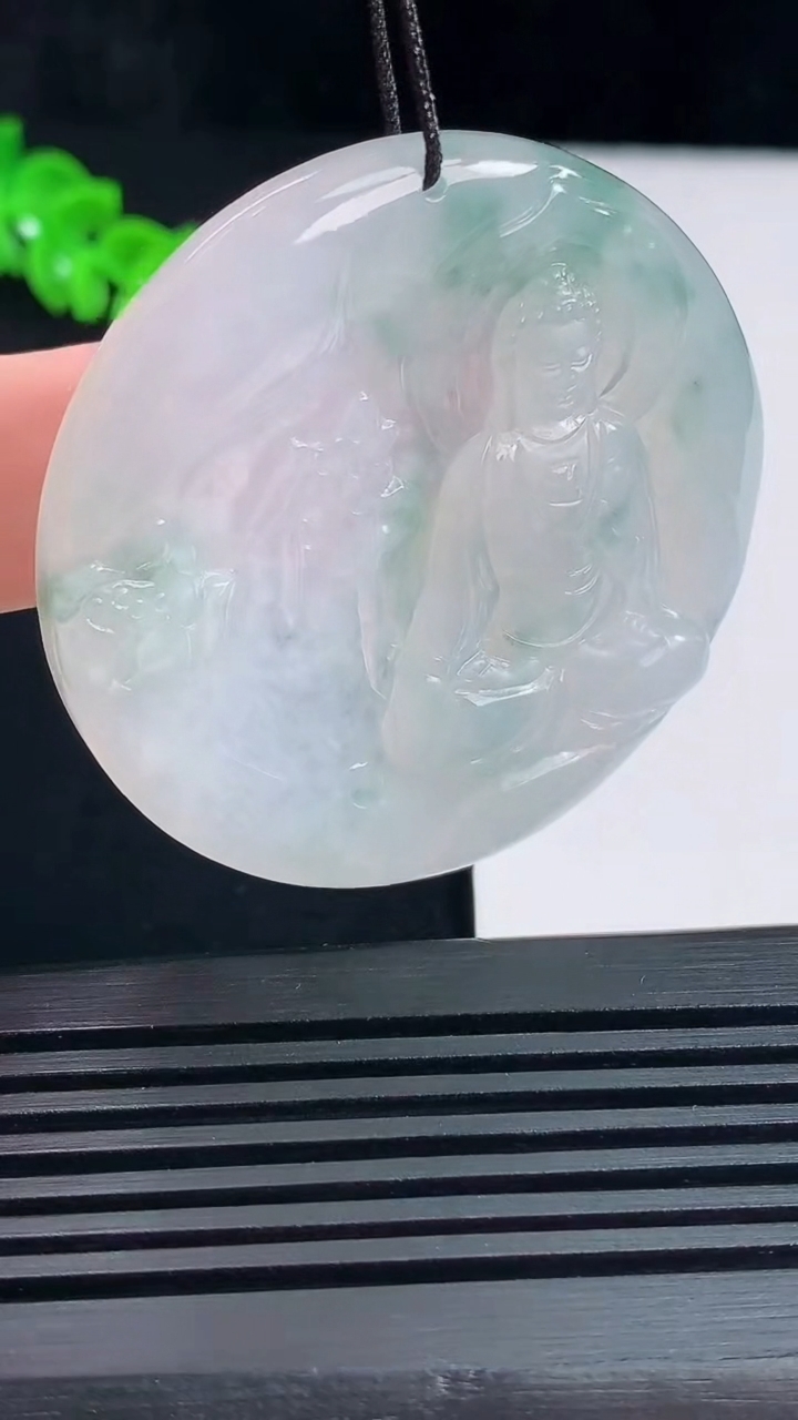 天然A货翡翠飘花阿弥陀佛吊坠，尺寸49-5.5 重量:27.72g
6月17日
