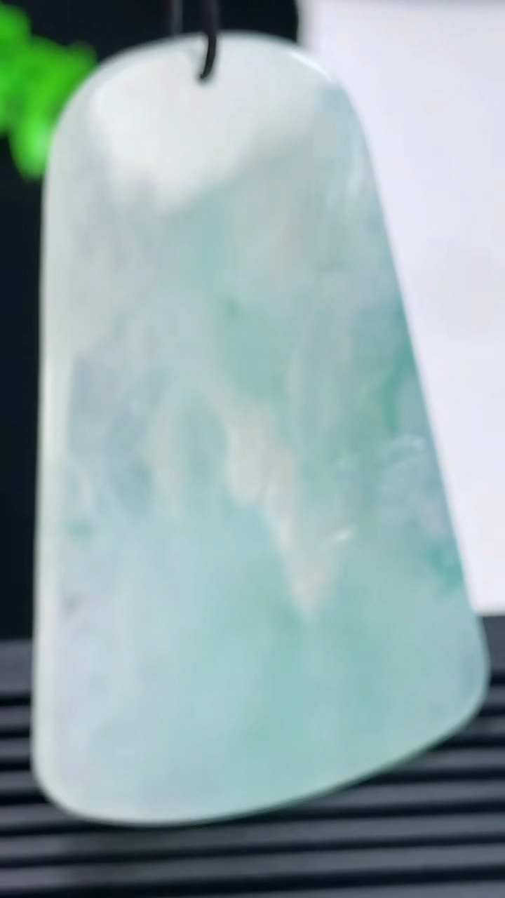 天然A货翡翠飘花阿弥陀佛吊坠，尺寸55-35-5 重量:20.08g
6月17日