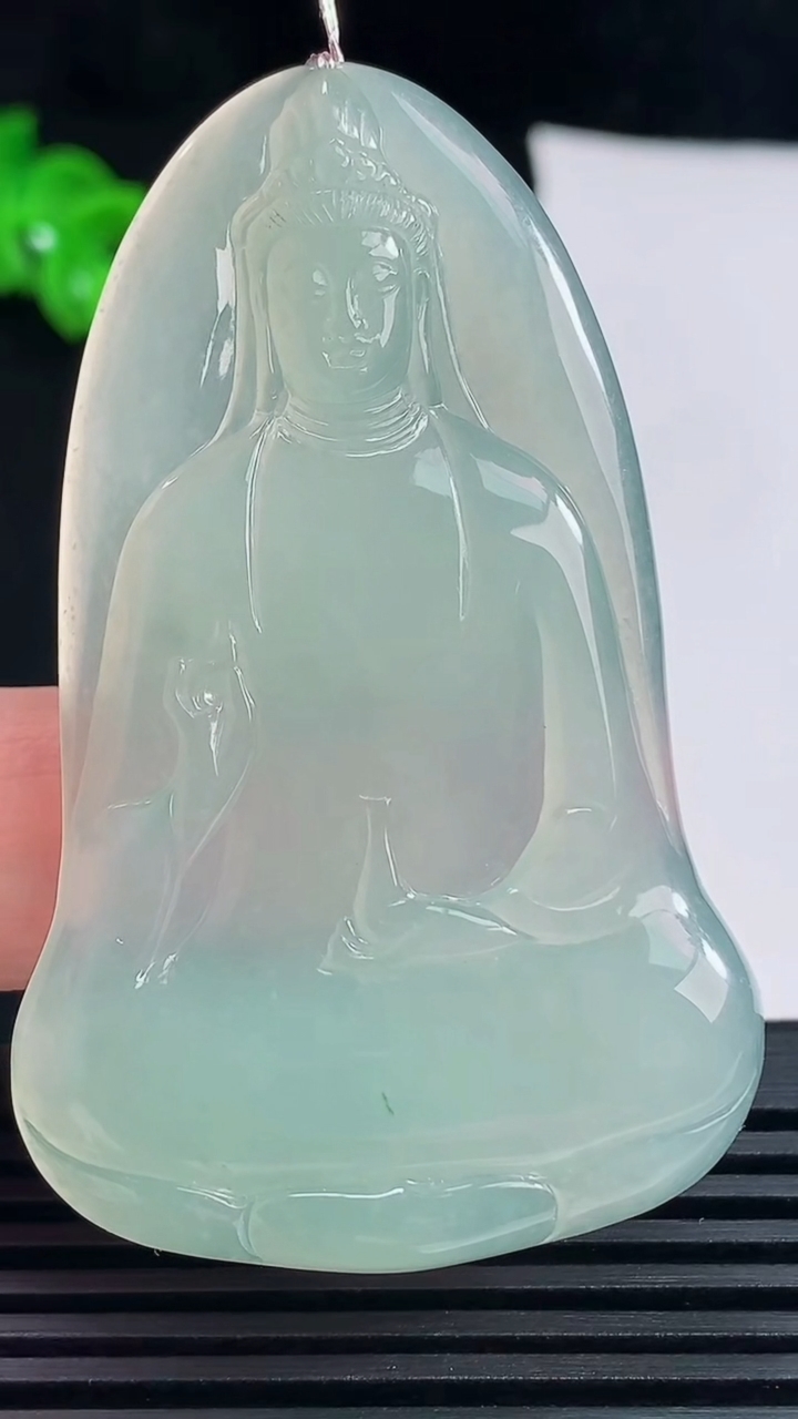 天然A货翡翠素衣观音吊坠，尺寸59.2-37-4.2 重量:18.74g
6月17日