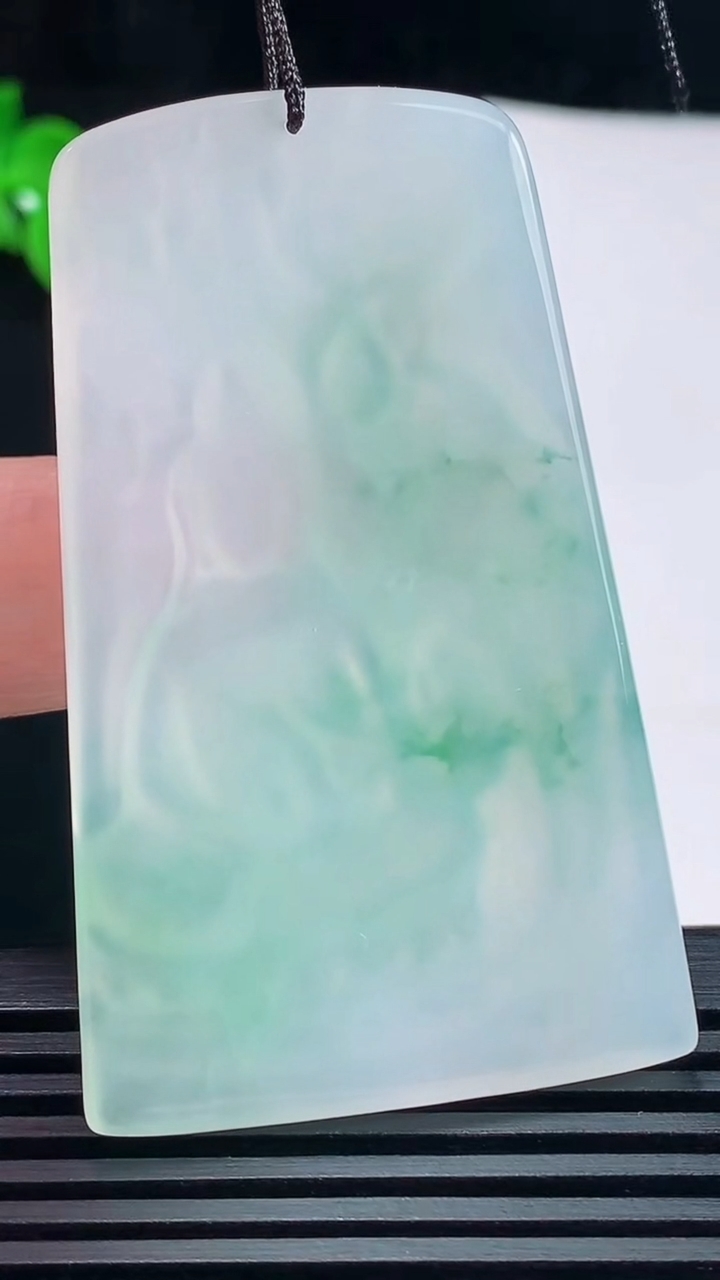 天然A货翡翠普贤菩萨吊坠，尺寸58-35-4.5 重量:23.37g
6月17日