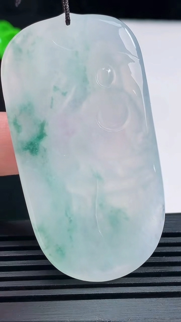 天然A货翡翠飘花普贤菩萨吊坠，尺寸62.5-32.8-6.5 重量:29.66g
6月17日