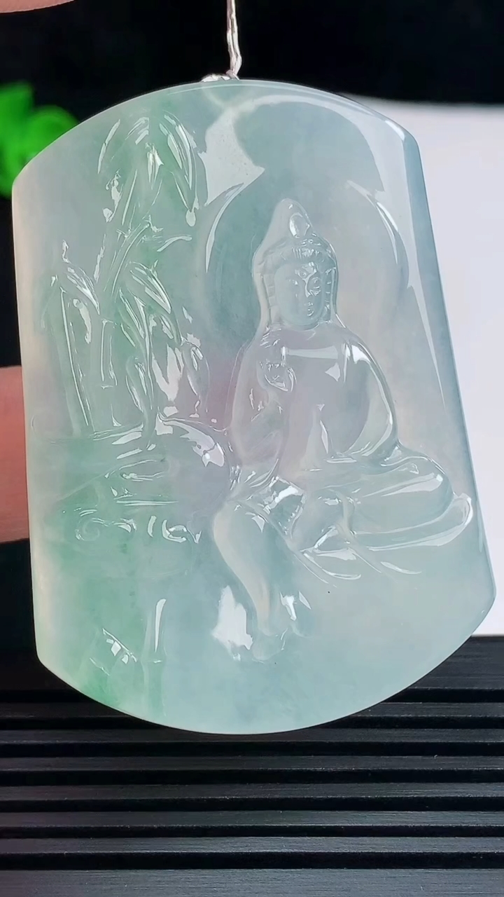 天然A货翡翠观音菩萨吊坠，尺寸54.5-40-5.5 重量:29.94g
6月17日