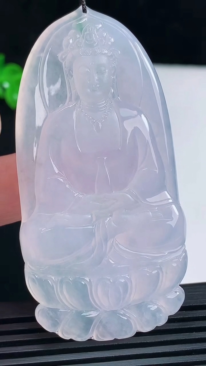 天然A货翡翠种紫罗兰 飘花素衣观音吊坠，尺寸72-36-6 重量:34.18g
6月17日