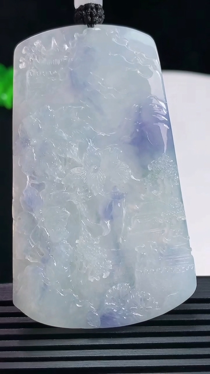 天然A货翡翠种紫罗兰山水牌吊坠，尺寸65.5-39.5-5.6 重量:37.6g
6月18日
