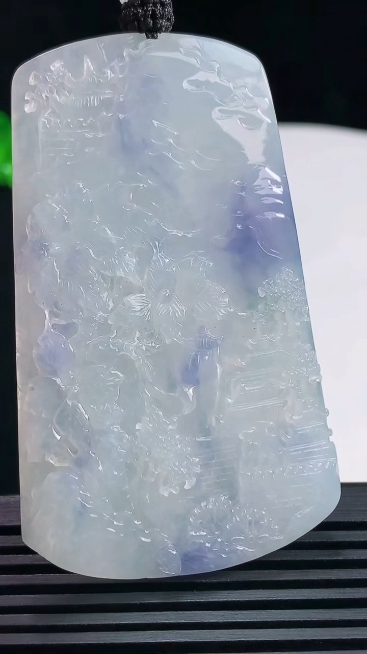 天然A货翡翠种紫罗兰山水牌吊坠，尺寸65.5-39.5-5.6 重量:37.6g
6月18日
