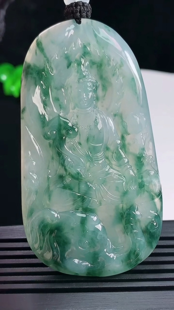 天然A货翡翠种飘花普贤菩萨吊坠，尺寸70-39-5.8 重量:39.63g
6月18日