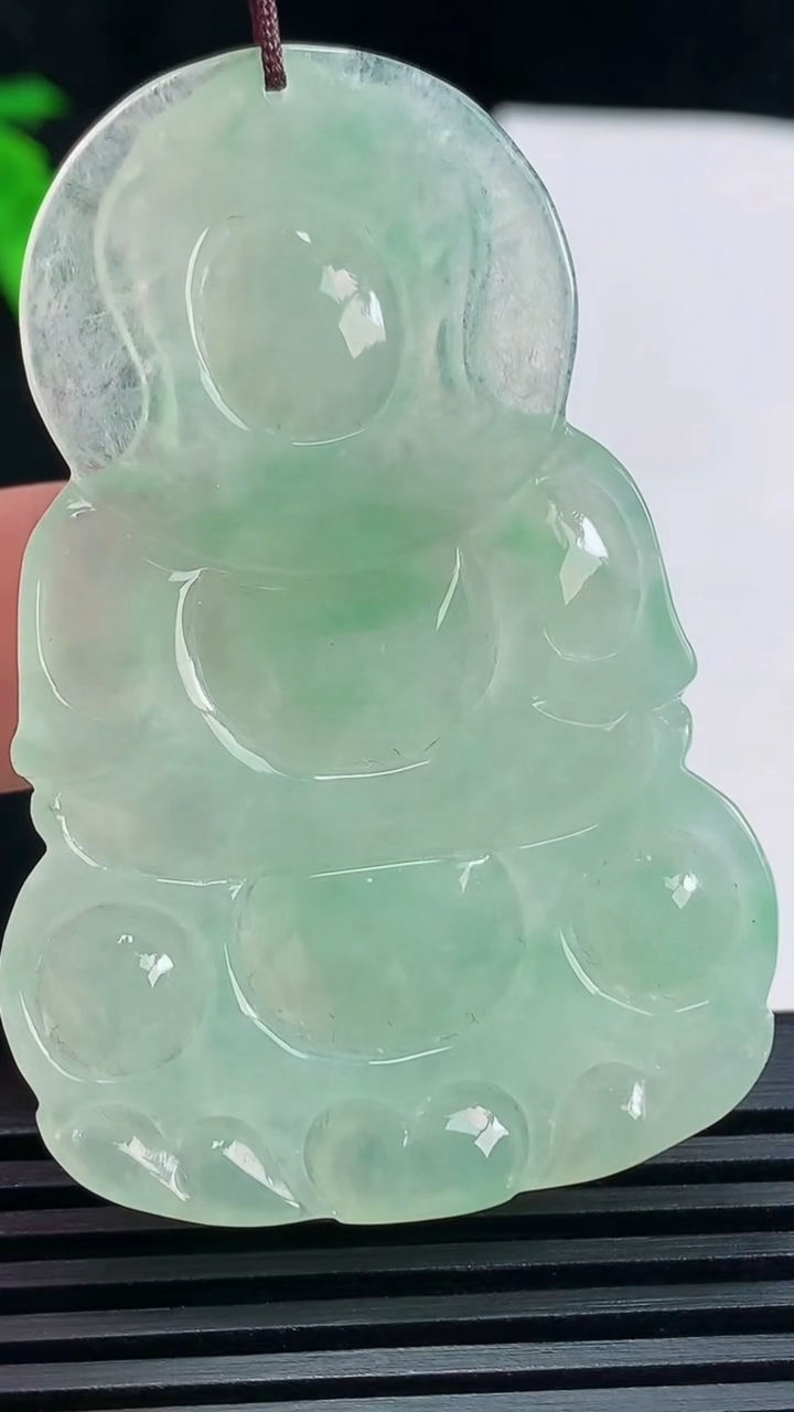 天然A货翡翠正装观音吊坠，尺寸55-36-5 重量:16.38g
6月18日