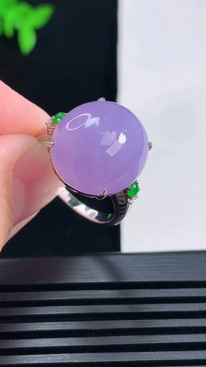 天然A货翡翠种紫罗兰蛋面戒指，尺寸18-16.5-14.5-9 重量:5.68g2026年6月18日