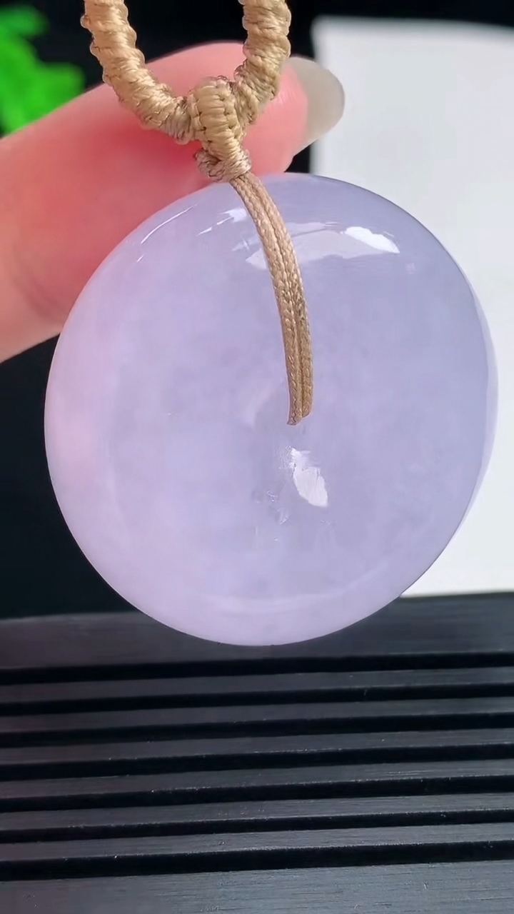 天然A货翡翠紫罗兰平安扣吊坠，尺寸35-13.8 重量:38.88g
6月18日