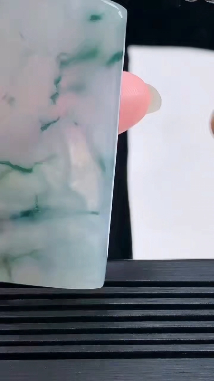 天然A货翡翠种飘花普贤菩萨吊坠，尺寸57-36-5.6 重量:33.16g
6月18日
