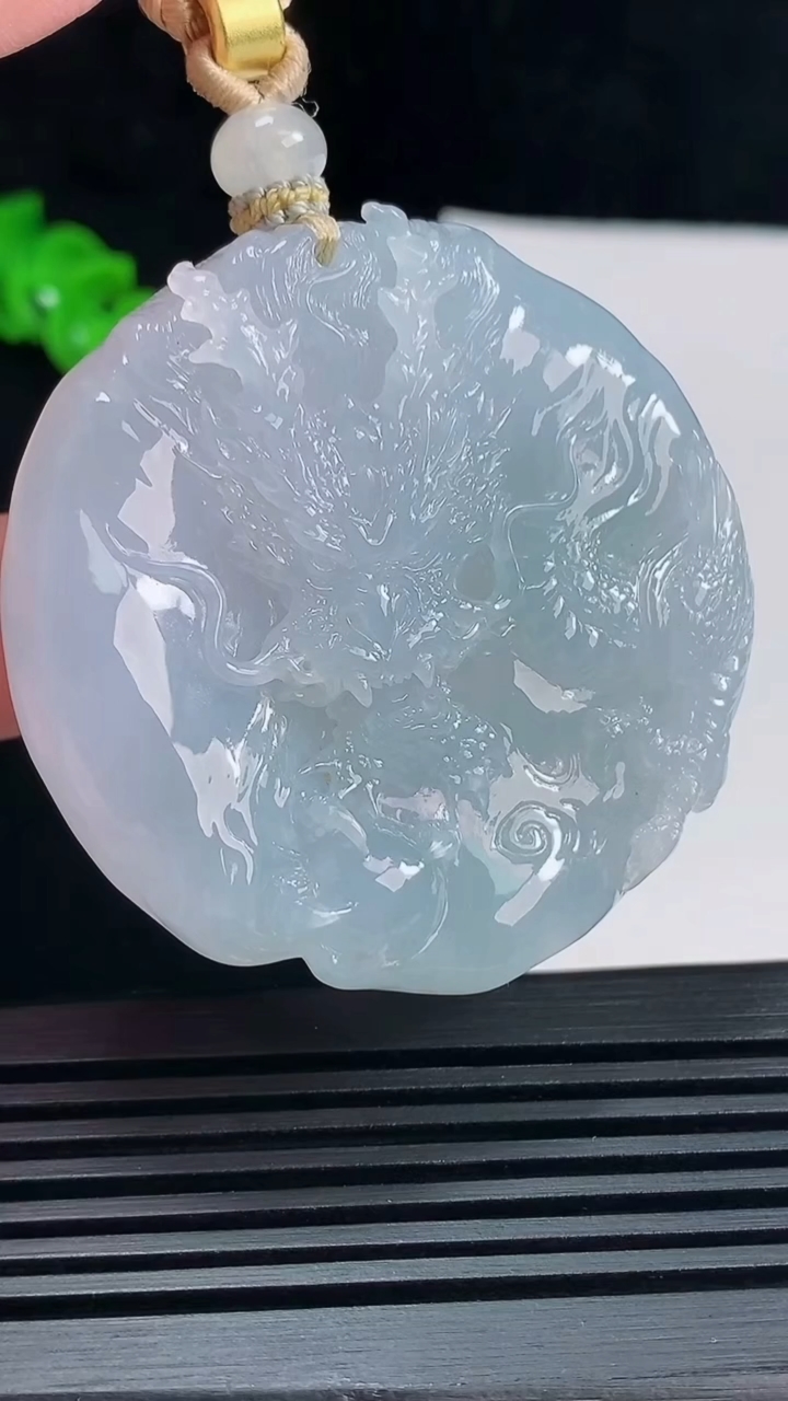 天然A货翡翠种紫罗兰龙牌吊坠，尺寸50-12 重量:62.92g
6月18日