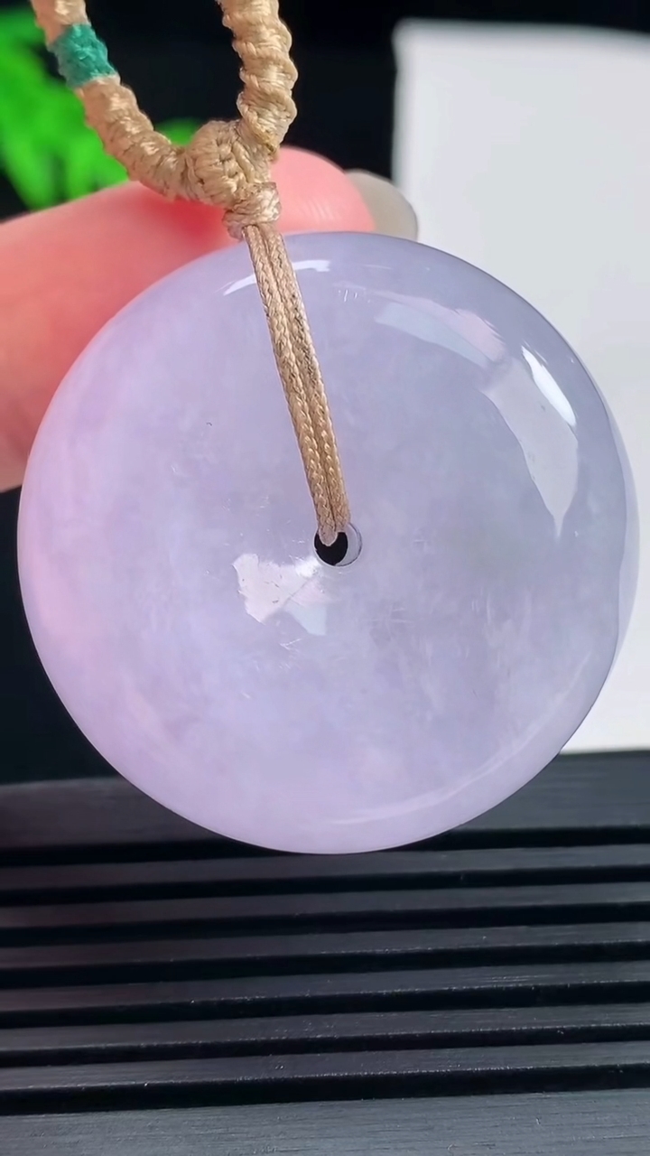 天然A货翡翠紫罗兰平安扣吊坠，尺寸35-13.8 重量:38.88g
6月18日