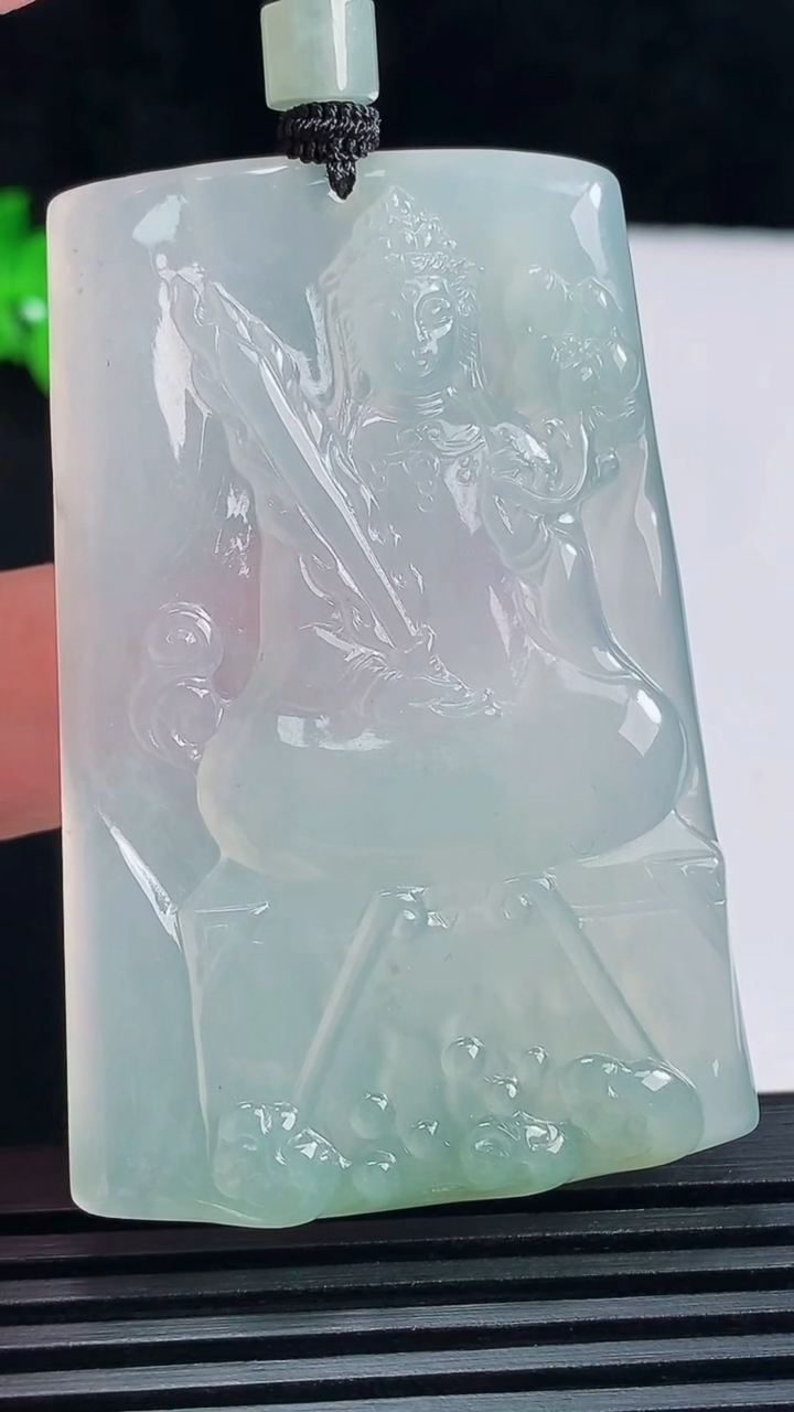 天然A货翡翠虚空藏菩萨吊坠，尺寸59-39-5.8 重量:36.80g
6月18日