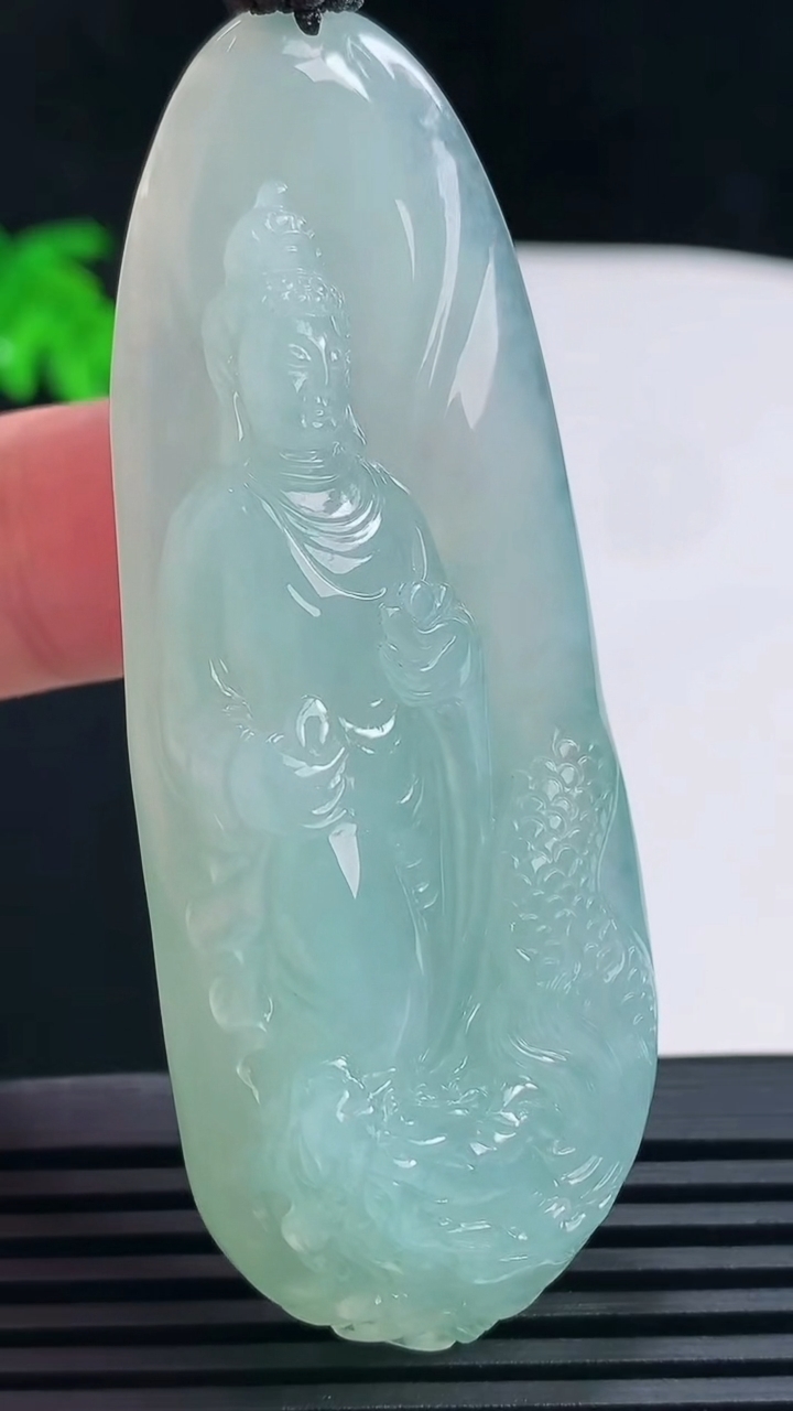 天然A货翡翠御龙观音吊坠，尺寸65.8-26.2-14 重量:38.74g
6月18日