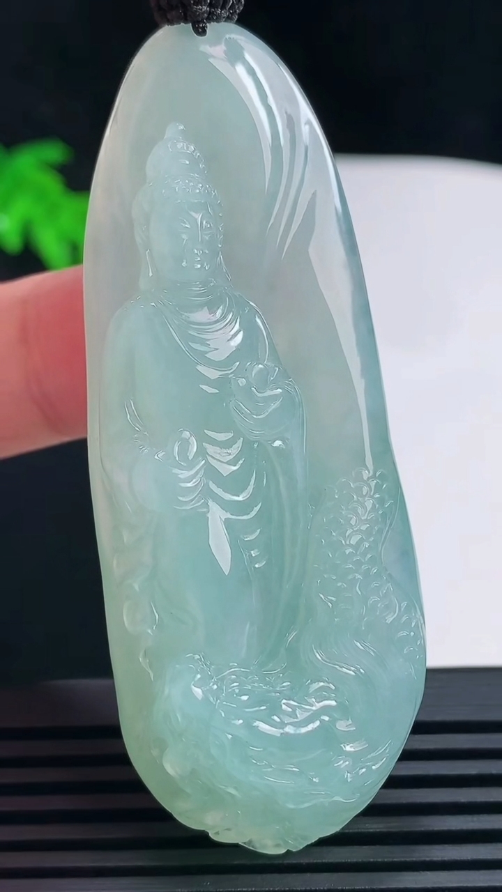 天然A货翡翠御龙观音吊坠，尺寸65.8-26.2-14 重量:38.74g
6月18日