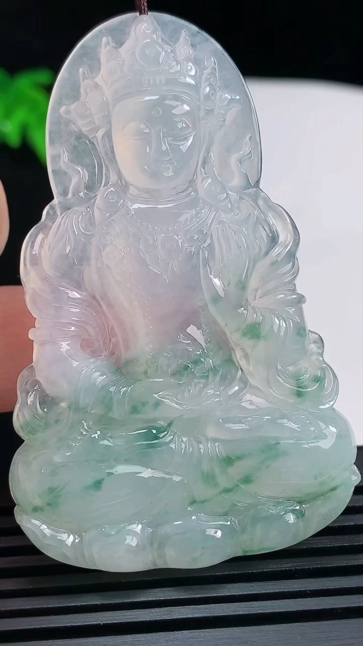 天然A货翡翠种飘花度母菩萨吊坠，尺寸65-41.5-5.5 重量:27.32g
6月18日