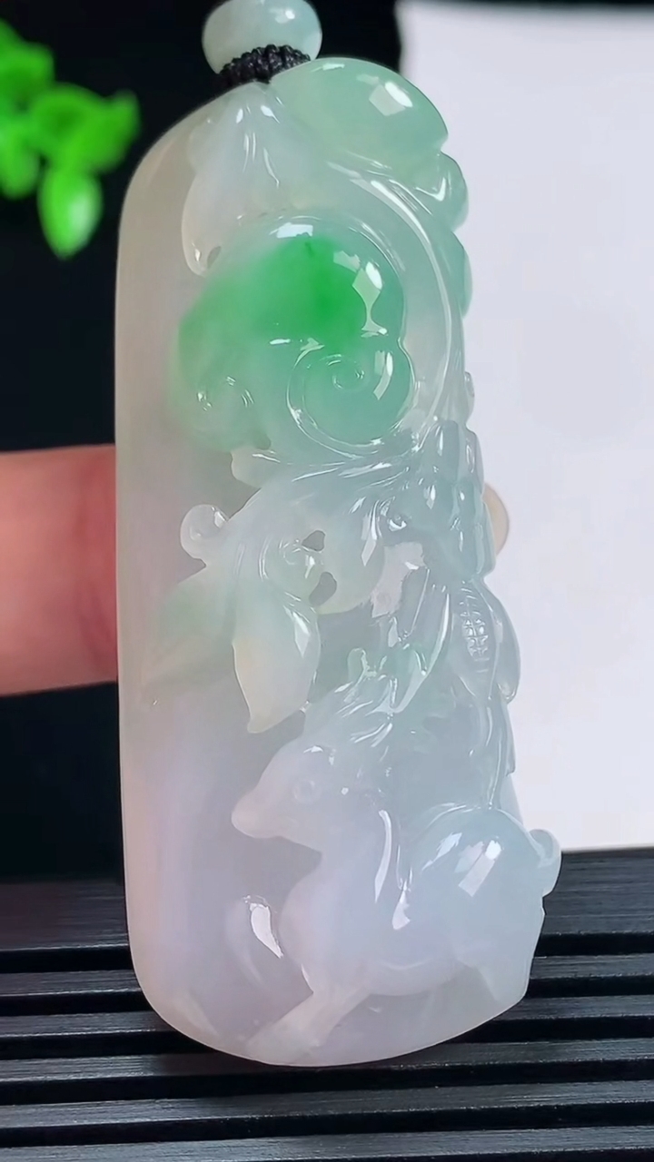 天然A货翡翠一路发 鹿牌吊坠，尺寸5724-12.6 重量:34.21g
6月18日