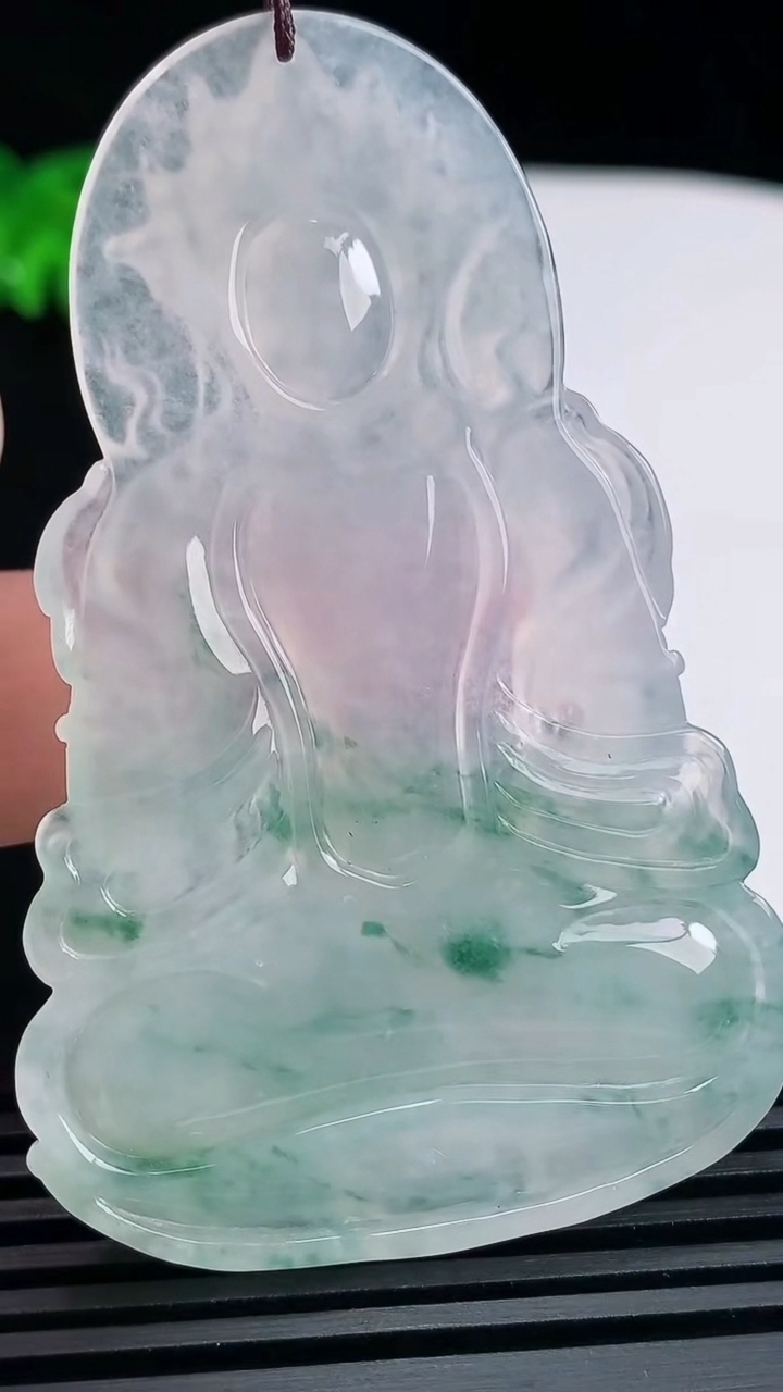 天然A货翡翠种飘花度母菩萨吊坠，尺寸65-41.5-5.5 重量:27.32g
6月18日