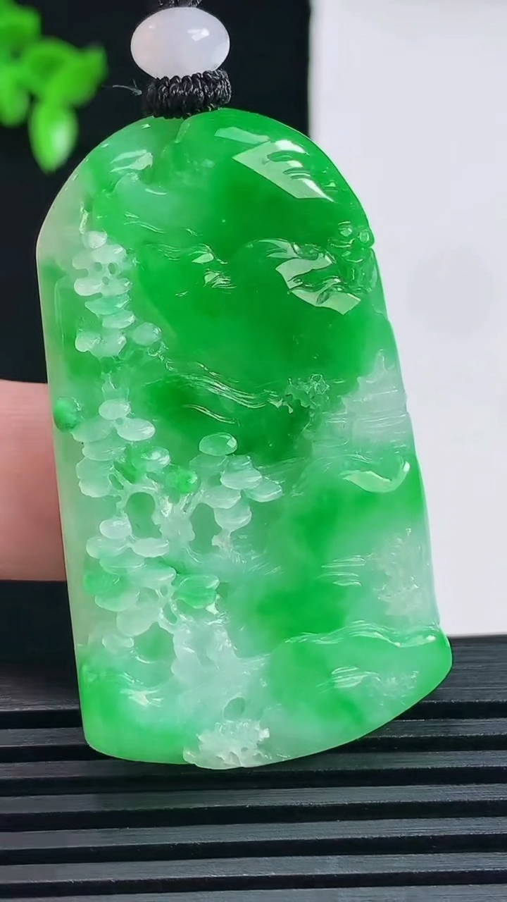 天然A货翡翠山水牌吊坠，尺寸49-28.5-5.5 重量:20.96g
6月18日